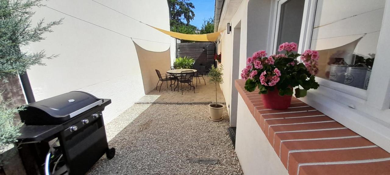 Le Dionysien *** Villa Saint-Denis-de lʼHôtel Exteriör bild